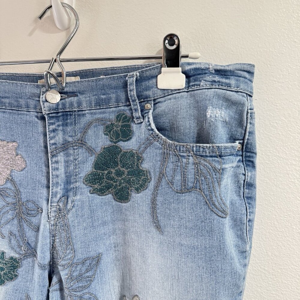 Jessica Simpson Mika Best Friend Jeans 32 / 14 Light Wash Floral Embroidered - Picture 2 of 10